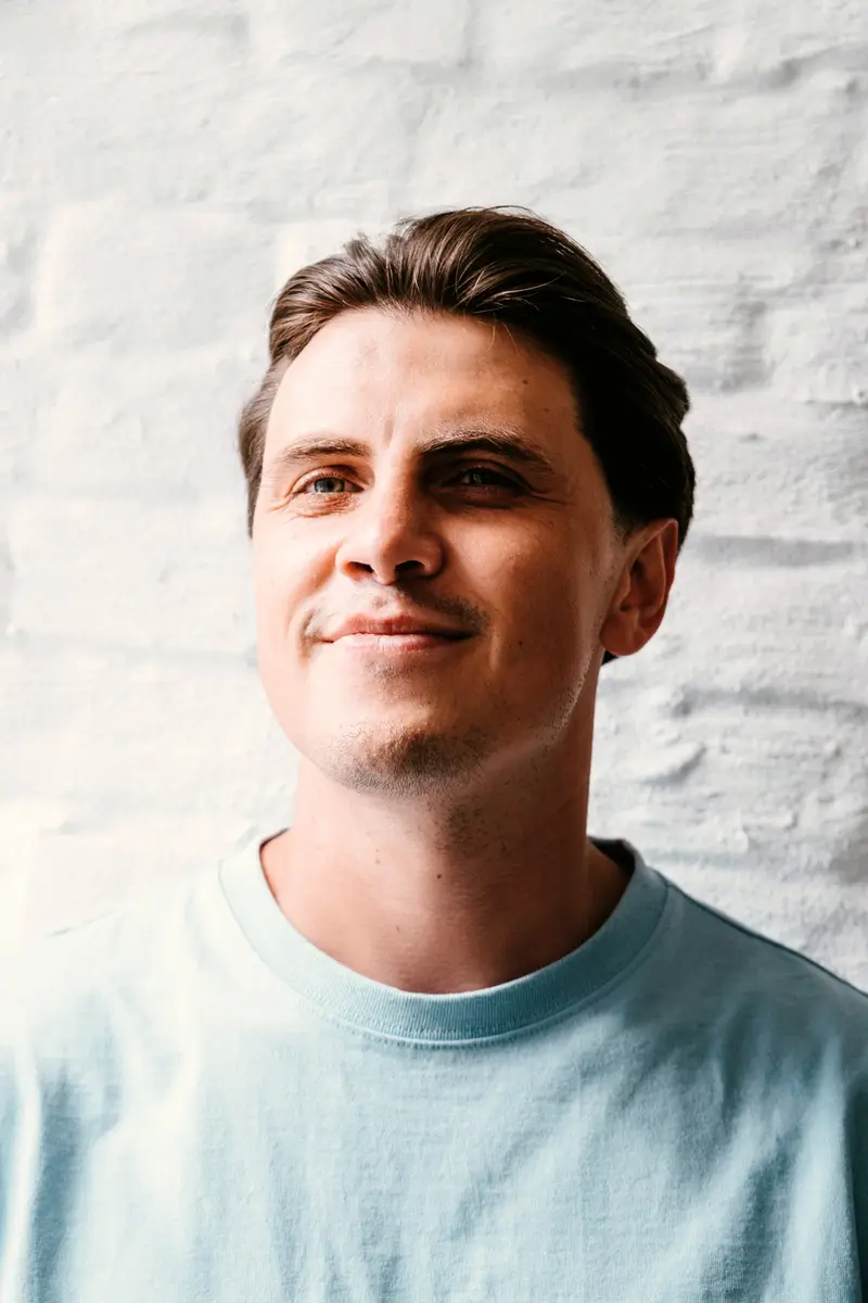 Jan Theis, Physiotherapeut