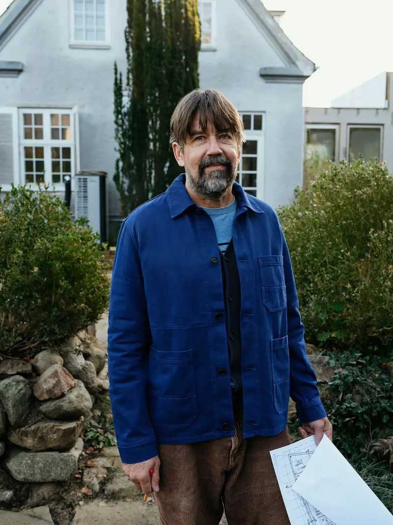 Thomas Weber, Installateurmeister, vor einem Kundenhaus